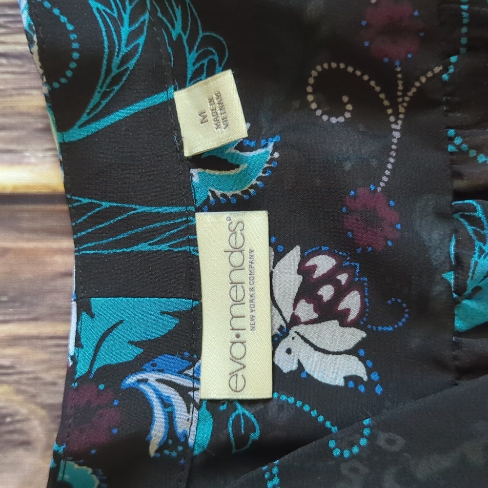 Eva Mendes New York & Company Black and Blue Floral Wrap Blouse Medium - Picture 6 of 10